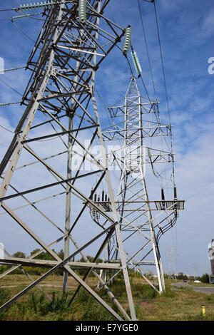 Eine elektrische Pylon sonnenbeschienenen Stockfoto