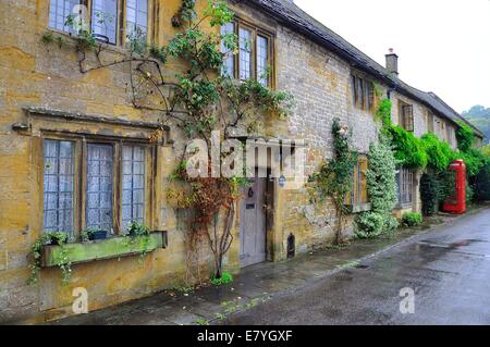 Hamstone Hütten im Dorf Montacute, in der Nähe von Yeovil, Somerset, England Stockfoto