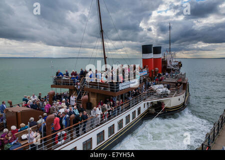 Paddel-Dampfer Waverley ziehen weg von Southend Pier Stockfoto