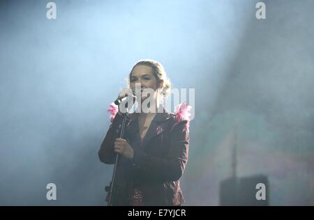 Danzig, Polen. 26. September 2014. Polnische Sängerin Karolina Czarnecka tritt während des Hoop mag Festivals in Danzig. Bildnachweis: Michal Fludra/Alamy Live-Nachrichten Stockfoto