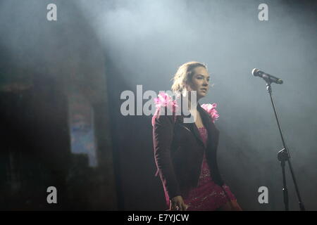 Danzig, Polen. 26. September 2014. Polnische Sängerin Karolina Czarnecka tritt während des Hoop mag Festivals in Danzig. Bildnachweis: Michal Fludra/Alamy Live-Nachrichten Stockfoto