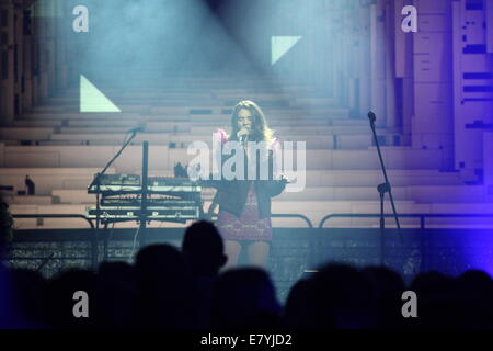 Danzig, Polen. 26. September 2014. Polnische Sängerin Karolina Czarnecka tritt während des Hoop mag Festivals in Danzig. Bildnachweis: Michal Fludra/Alamy Live-Nachrichten Stockfoto