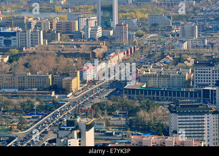Peking, CHINA - APR 1: Stadt Luftbild mit Architektur am 1. April 2013 in Peking, China. Es ist die zweitgrößte Chinesisch Stockfoto