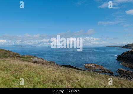 Blick über das Meer von Ardnamurchan Point Highland Schottland auf der Insel von Muck Eigg & Rum Stockfoto