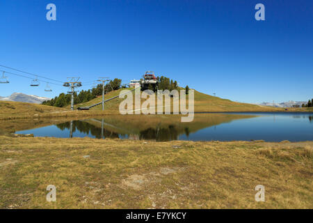 Eine Landschaft Fotografie des Lac Noir im Kanton Wallis in der Schweiz. Es ist auch bekannt als Black Lake oder Lac de Tracouet. Stockfoto