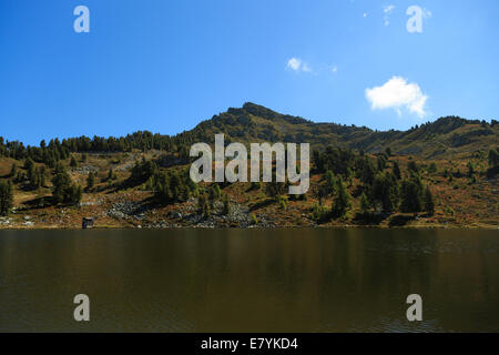 Ein Foto des Lac Noir im Kanton Wallis in der Schweiz. Es ist auch bekannt als Black Lake oder Lac de Tracouet. Stockfoto