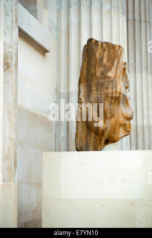 LONDON, UK - Okt 22: British Museum innen am 22. Oktober 2013 in London, Vereinigtes Königreich. Gegründet 1753 mit Sammlung von 8 Millionen, gehört es zu den größten der Welt. Stockfoto