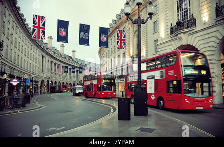 LONDON, UK - 27. September: Regent Street View am 27. September 2013 in London, Vereinigtes Königreich. London ist die meistbesuchte Stadt der Welt und die Hauptstadt des Königreichs. Stockfoto