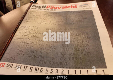Zwanzig Jahre nach dem Untergang der Kreuzfahrterin MS Estonia die Titelseite der Nachrichtenzeitung Eesti Päevaleht, Tallinn, 28. September 2014. Die Zeitung druckte alle Namen der Opfer der estnischen Fährkatastrophe. Die Fähre sank am Mittwoch, den 28. September 1994, zwischen 00:50 und 01:50 (UTC+2), als das Schiff die Ostsee überquerte, auf dem Weg von Tallinn, Estland, nach Stockholm, Schweden. Stockfoto