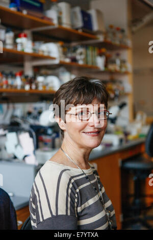 Frau im Labor Stockfoto