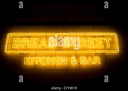 Hong Kong, China SAR Öffnung von Gordon Ramsey Bread Street Restaurant. Brot-Straßenschild D Stockfoto