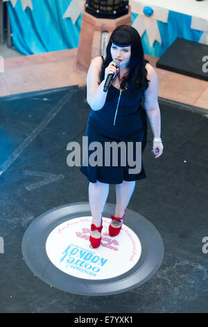 London, UK. 26. September 2014. 10. London Tattoo Convention, Tobacco Dock. Bildnachweis: Simon Balson/Alamy Live-Nachrichten Stockfoto