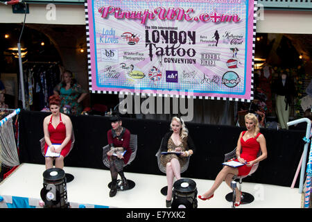 London, UK. 26. September 2014. 10. London Tattoo Convention, Tobacco Dock. Bildnachweis: Simon Balson/Alamy Live-Nachrichten Stockfoto