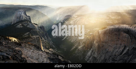 Halbe Kuppel aus der cloud Stockfoto