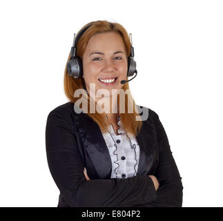 Lächelnde Hilfe Zentrum Frau mit Kopfhörer in schwarz Jacke isoliert auf weiss Stockfoto
