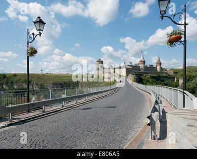 Burg und Brücke in Kamyanets-Podilsky Stockfoto