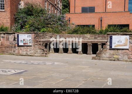 Ruinen der römischen Bäder in den römischen Gärten, Chester, Cheshire, England, UK, Westeuropa. Stockfoto