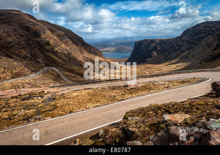 Schaut die Bealach Na Ba-Straße, die bis Mitte der 1970er Jahre die einzige war Straße zwischen Applecross mit dem Rest von Schottland Stockfoto