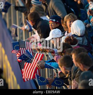 Gleneagles, Auchterarder, Perthshire, Schottland. 27. Sep, 2014. Der Rydercup, Tag 2. Team USA Fans warten auf die Spieler auf der Tribüne am ersten Abschlag, Samstag Fourballs. Bildnachweis: Aktion Plus Sport/Alamy Live-Nachrichten Stockfoto