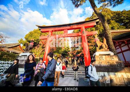 Kyoto, Japan - 30. Juni 2014: Fushimi Inari-Taisha-Schrein in Kyōto, Japan Stockfoto