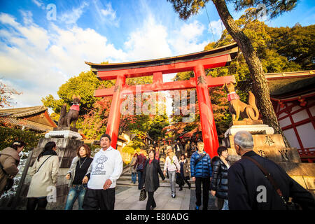 Kyoto, Japan - 30. Juni 2014: Fushimi Inari-Taisha-Schrein in Kyōto, Japan Stockfoto