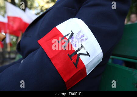 Danzig, Polen 27. September 2014 wird der Tag des polnischen Untergrundstaates 75 Jahre nach illegalen Aktivität im besetzten Polen ins Leben gerufen wurde gedacht. WWII Veteranen nehmen Teil an der Zeremonie unter dem Denkmal des polnischen Untergrundstaates in Danzig. Bildnachweis: Michal Fludra/Alamy Live-Nachrichten Stockfoto