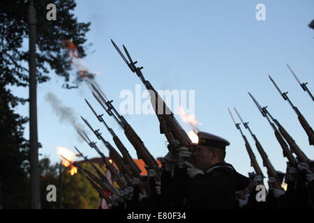 Danzig, Polen 27. September 2014 wird der Tag des polnischen Untergrundstaates 75 Jahre nach illegalen Aktivität im besetzten Polen ins Leben gerufen wurde gedacht. WWII Veteranen nehmen Teil an der Zeremonie unter dem Denkmal des polnischen Untergrundstaates in Danzig. Bildnachweis: Michal Fludra/Alamy Live-Nachrichten Stockfoto