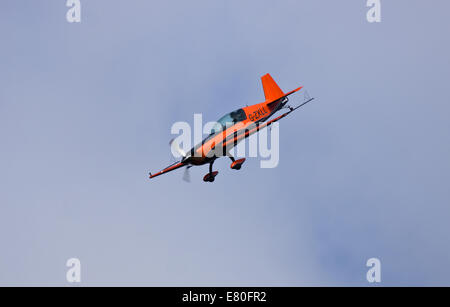 Flughafens Flugplatz, Northamptonshire, UK. Der Diener James-Klassiker "Kolben & Requisiten". Die Display-Kunstflugstaffel klingen nehmen in den Himmel, die Massen zu unterhalten. Bildnachweis: Scott Carruthers/Alamy Live-Nachrichten Stockfoto