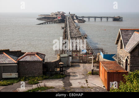 Birnbeck Pier am Weston-Super-Mare, Somerset UK, ist seit 1994 geschlossen und heute verfallen. Stockfoto