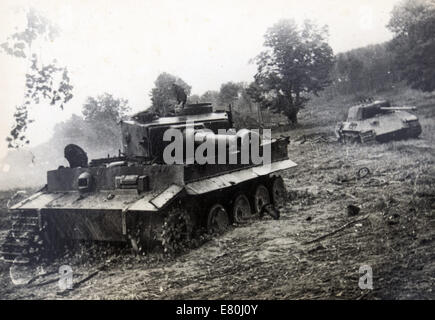 Tiger II ist der gemeinsame Name der ein deutscher schwerer Panzer des zweiten Weltkrieges. Die letzte offizielle deutsche Bezeichnung war Panzerkampfwagen Tiger Ausf. B, oft abgekürzt Tiger B. 27. Sep, 2014. Deutschland, am linken Panther ist der allgemeine Name für einen mittleren Panzer bereitgestellt durch Nazi-Deutschland im zweiten Weltkrieg von Mitte 1943 bis zum Ende des europäischen Krieges im Jahr 1945. der 1940er Jahre. Reproduktion von antiken Foto. © Igor Golovniov/ZUMA Wire/ZUMAPRESS.com/Alamy Live-Nachrichten Stockfoto