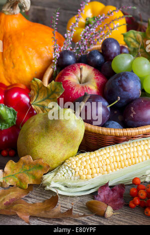 Im Herbst Früchte und Gemüse abstrakte Stilleben-Konzept Stockfoto