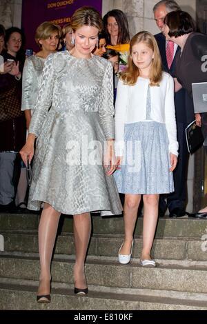 Antwerpen, Belgien. 27. Sep, 2014. Königin Mathilde und Prinzessin Elisabeth von Belgien besuchen die Genee International Ballet Competition an der Oper in Antwerpen, Belgien, 27. September 2014. Foto: Dpa/Patrick van Katwijk/Alamy Live News Stockfoto