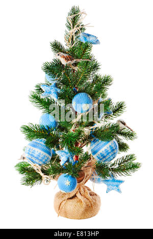 Geschmückter Weihnachtsbaum Tanne mit Spielzeug und Weihnachtsschmuck isoliert auf weißem backgroundю Stockfoto