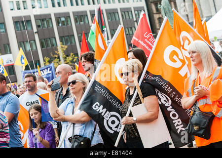 Birmingham, Vereinigtes Königreich. 28. September 2014. Ein März und Rallye, organisiert von der Gewerkschaft-Kongreß unter dem Titel "Midlands braucht A Pay Rise", hat stattgefunden in Birmingham auf Sonntag, 28. September 2014 zeitgleich mit dem Parteitag der Konservativen in Birmingham stattfindet. Bildnachweis: Christopher Middleton/Alamy Live-Nachrichten Stockfoto