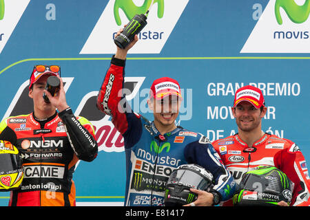 Barcelona, Spanien. 28. Sep, 2014. Aleix Espargaro (ESP), NGM Forward Racing Fahrer Jorge Lorenzo (ESP), Movistar Yamaha MotoGP-Fahrer und Cal Crutchlow (GBR), Ducati Team Fahrer, während der Runde 14 der MotoGP-Weltmeisterschaft 2014 aus dem Motorland Alcañiz Circuit in Spanien. Bildnachweis: Aktion Plus Sport/Alamy Live-Nachrichten Stockfoto