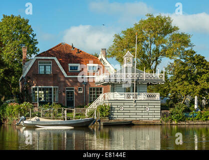 Broek in Waterland, Nordholland, Niederlande: Blick auf Swanenburgh, einem historischen Pavillon aus dem 18. Jahrhundert. Stockfoto