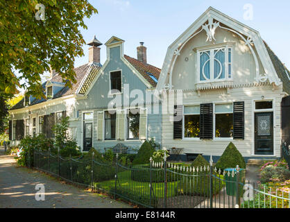 Broek in Waterland, Nordholland, Niederlande: historische Architektur in einem Dorf nördlich von Amsterdam. Stockfoto