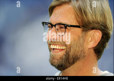 Veltins Arena, Gelsenkirchen, Deutschland. 27. September 2014., Deutsche Bundesliga, Spieltag 5, FC Schalke 04 (blau)-BV Borussia Dortmund (BVB, gelb) 2:1---Klopp (BVB) Credit Manager JŸrgen (Jürgen): Kolvenbach/Alamy Live-Nachrichten Stockfoto