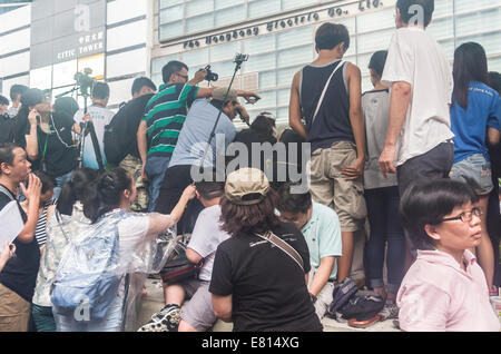 HONG KONG - Juni 20: Demonstranten versammelten sich vor dem Sitz der Regierung am 20. Juni 2014 in Hong Kong. Stockfoto