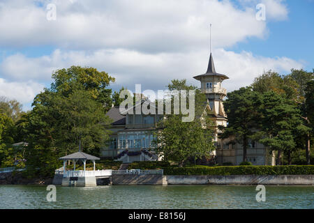 Villa Kesäranta ist die offizielle Residenz des finnischen Ministerpräsidenten. Stockfoto