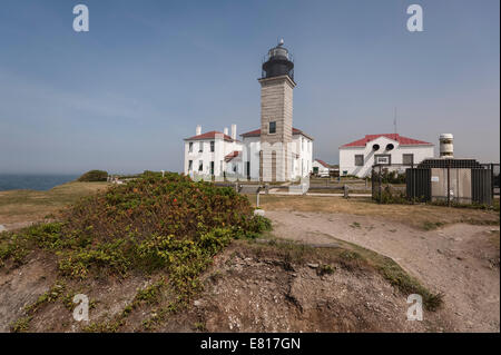 Beavertail Leuchtturm, erbaut im Jahre 1749, war und ist der erste Leuchtturm in Rhode Island, USA Stockfoto