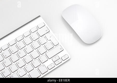 Tastatur und Maus auf einem weißen Hintergrund, Nahaufnahme Stockfoto