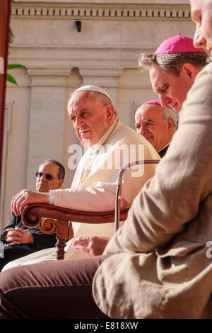 Der Vatikan. 28. Sep, 2014. Papst Francis erfüllen die Großväter der Welt - St Peter Platz, 28. September 2014 Credit: wirklich Easy Star/Alamy Live News Stockfoto