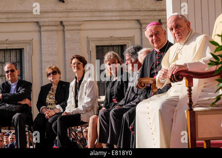 Der Vatikan. 28. Sep, 2014. Papst Francis erfüllen die Großväter der Welt - St Peter Platz, 28. September 2014 Credit: wirklich Easy Star/Alamy Live News Stockfoto