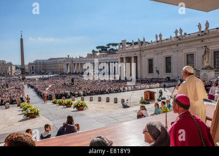 Der Vatikan. 28. Sep, 2014. Papst Francis erfüllen die Großväter der Welt - St Peter Platz, 28. September 2014 Credit: wirklich Easy Star/Alamy Live News Stockfoto