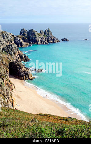 Pedn Vounder Strand in der Nähe von Porthcurno in Cornwall, Großbritannien Stockfoto