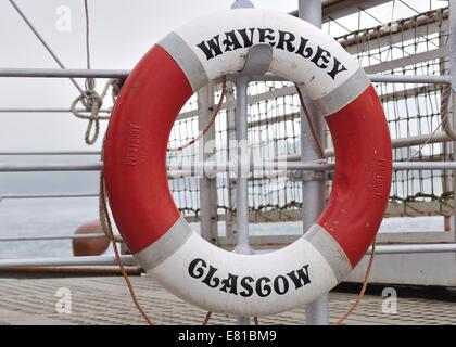 Nahaufnahme der einen Rettungsring auf dem Paddel-Dampfer Waverley. Stockfoto