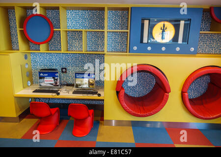 New York, New York, John F. Kennedy International Airport, JFK, Terminal, Gate, American Airlines Ambassador Lounge, Kinder, NY140305006 Stockfoto