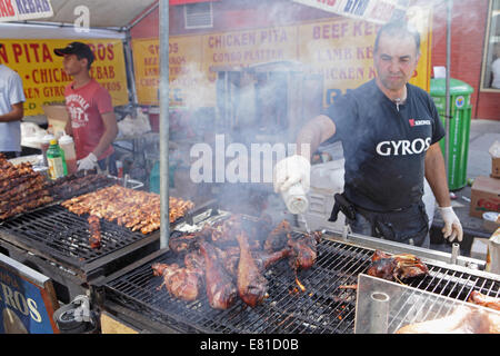 Ansicht der Lebensmittel-Hersteller auf Atlantic Antic Street Fair die jährlich auf der Atlantic Avenue im Stadtteil Brooklyn stattfindet Stockfoto