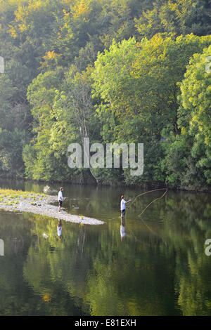 Lachsangeln im Fluss Dovey, Snowdonia-Nationalpark, Gwynedd, Wales, Vereinigtes Königreich Stockfoto